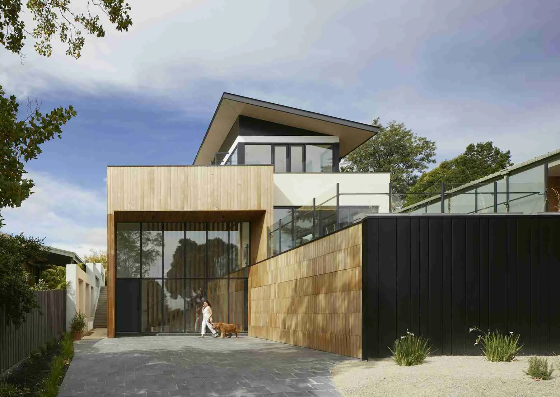 Contemporary architectural estate with timber cladding in Southern California, served by a luxury residential plumber